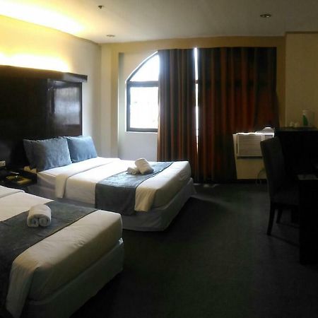 White Knight Hotel Cebu Bagian luar foto
