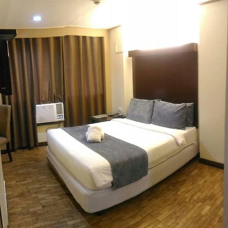 White Knight Hotel Cebu Bagian luar foto