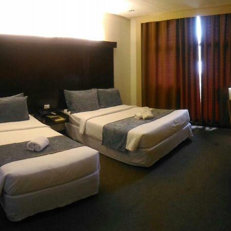 White Knight Hotel Cebu Bagian luar foto