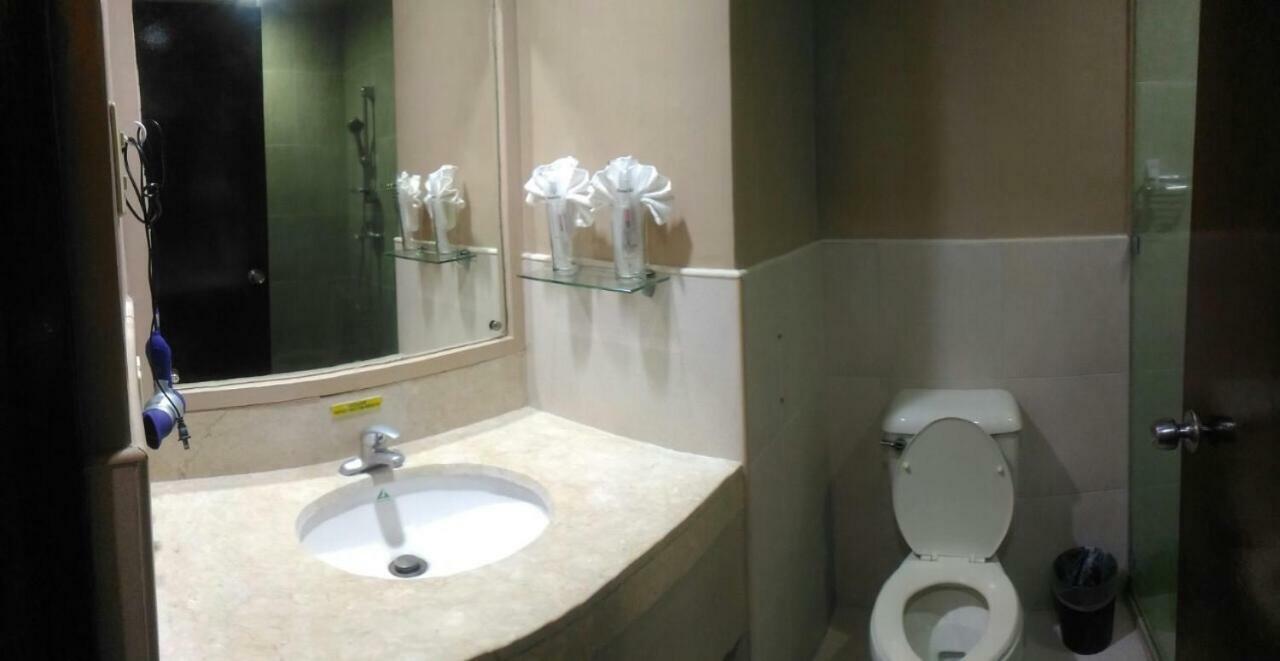 White Knight Hotel Cebu Bagian luar foto