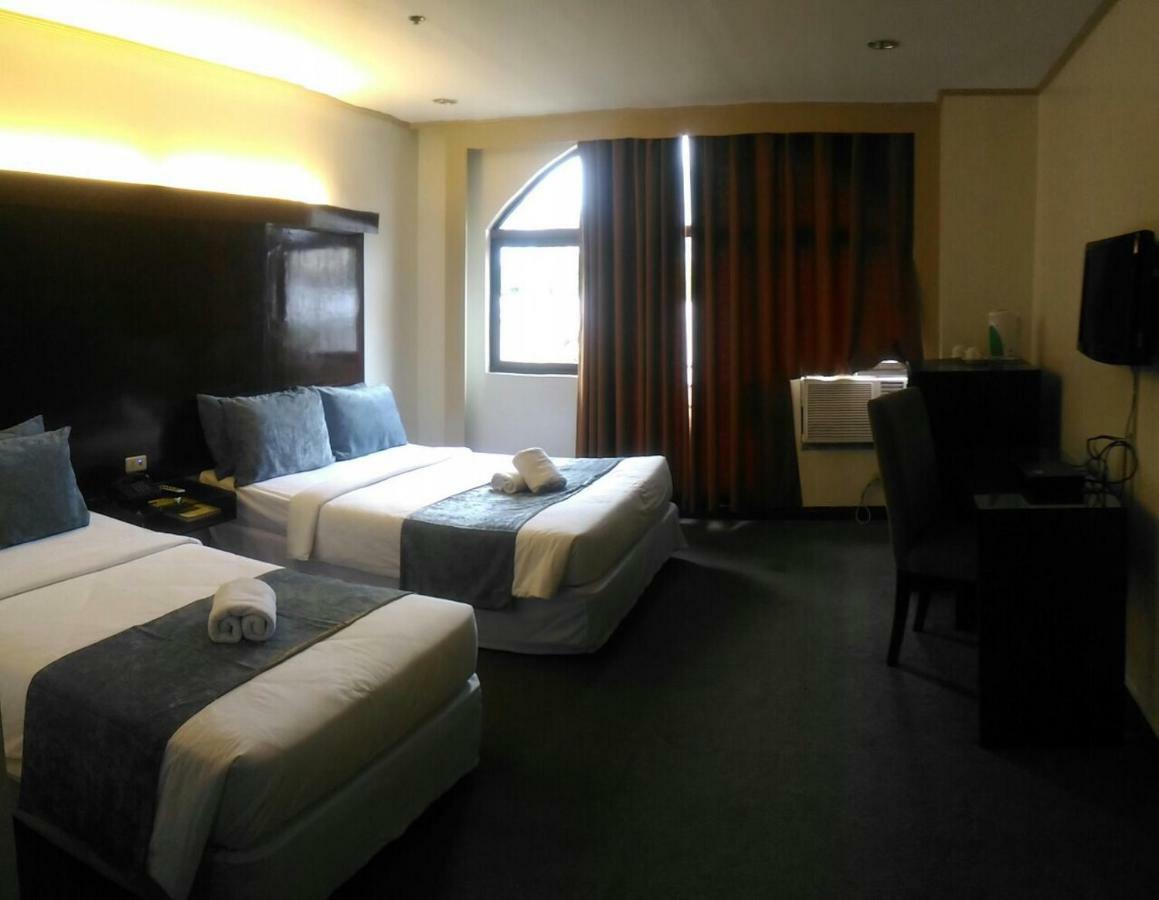 White Knight Hotel Cebu Bagian luar foto
