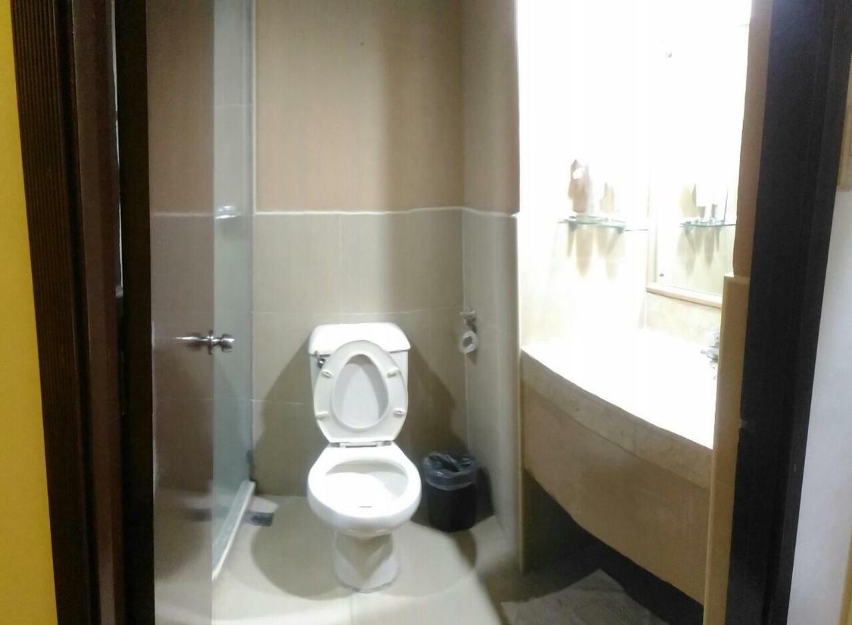 White Knight Hotel Cebu Bagian luar foto