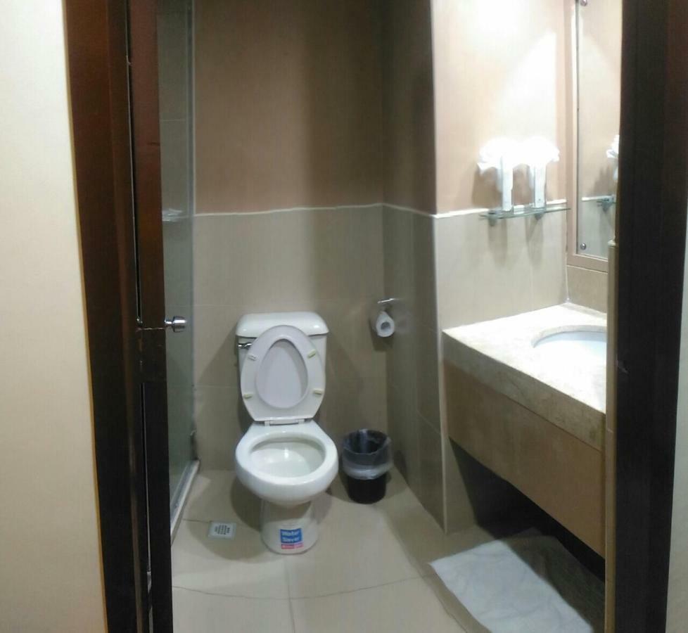 White Knight Hotel Cebu Bagian luar foto