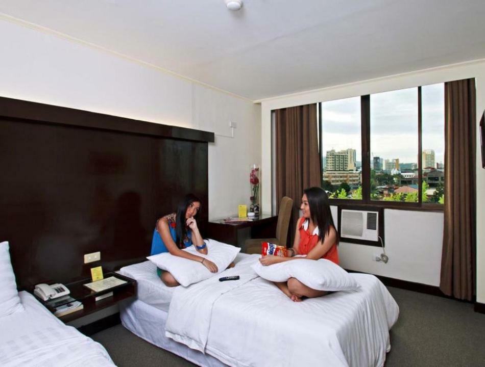 White Knight Hotel Cebu Bagian luar foto